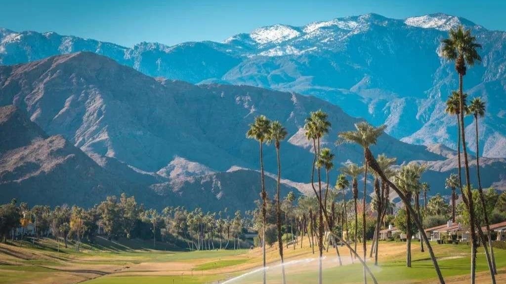 palm springs, mountain background