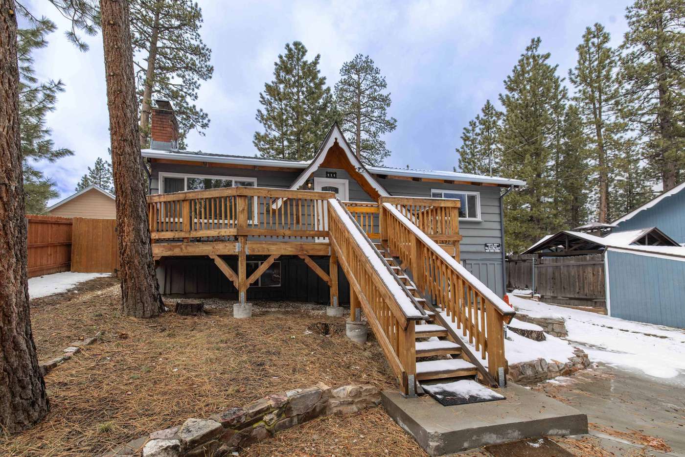 Chic Cabin Retreat with Hot Tub Big Bear