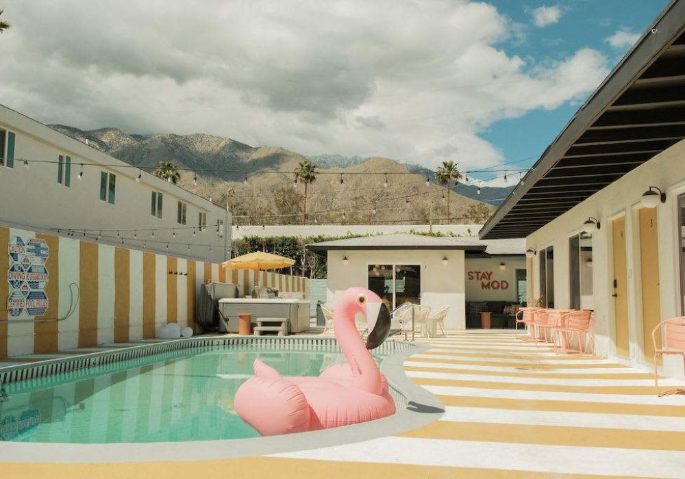 Mod Retreat in Vibrant Palm Springs Main Image